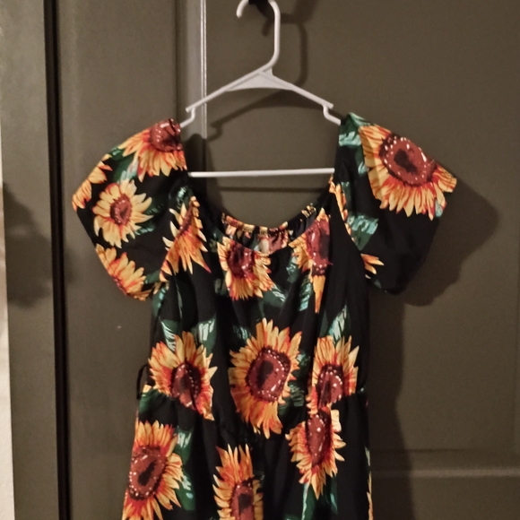 Sunflower Print Black Romper - Picture 4 of 9